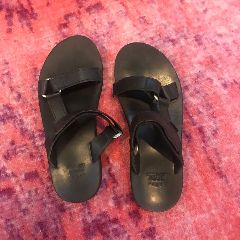 Teva leather slip on sandals woman’s 7